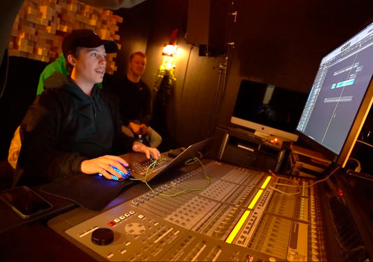 Vocals opnemen in de studio van NameOnTheBeat